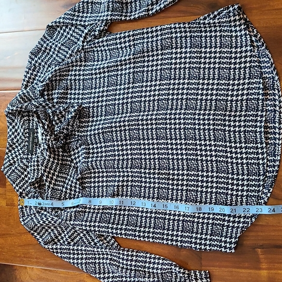 Banana Republic Tie Neck Houndstooth Print Blouse - Picture 7 of 12